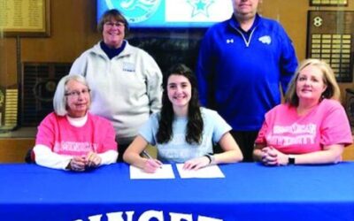 Hochstatter Signs With Dominican